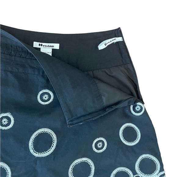 Peter Nygard black & white embroidered Aline cotton modesty skirt size 6 petite - Picture 6 of 12